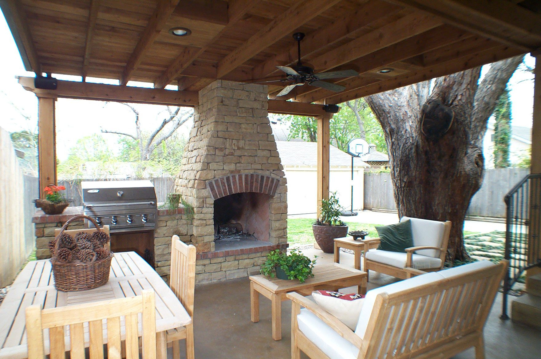 Outdoor Living Space Ideas
 Your Guide to Attractively Cozy Outdoor Living Room