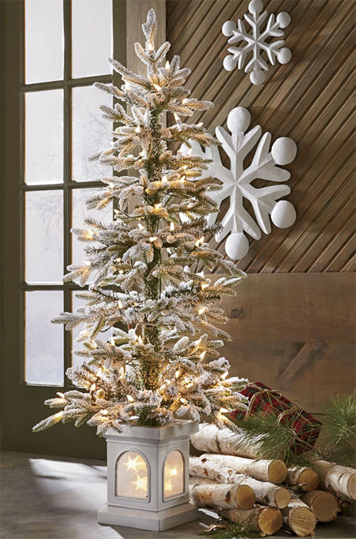 Outdoor Porch Christmas Tree
 Outdoor Christmas Decorating Ideas