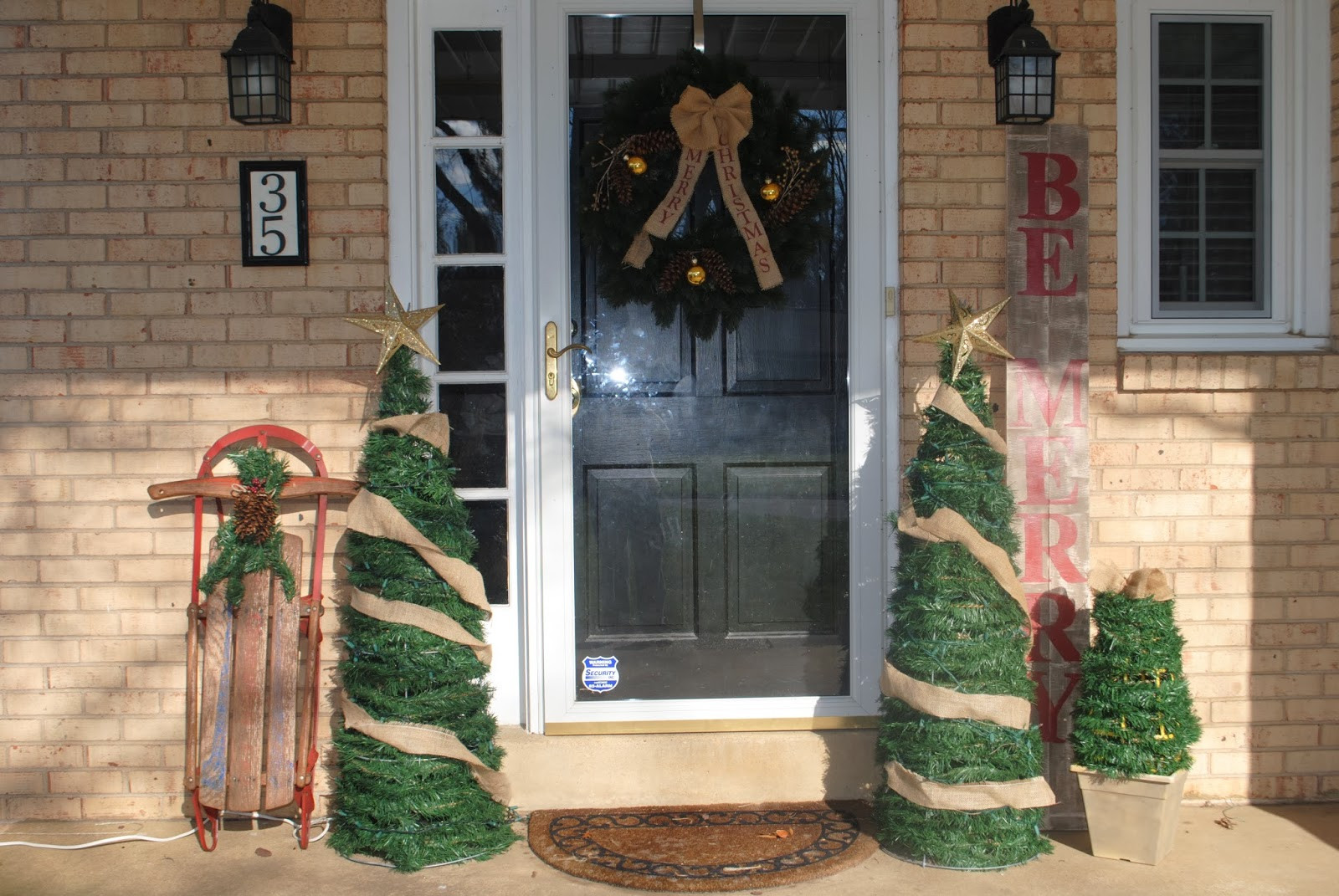 Outdoor Porch Christmas Tree
 Two It Yourself DIY Outdoor Christmas Trees from