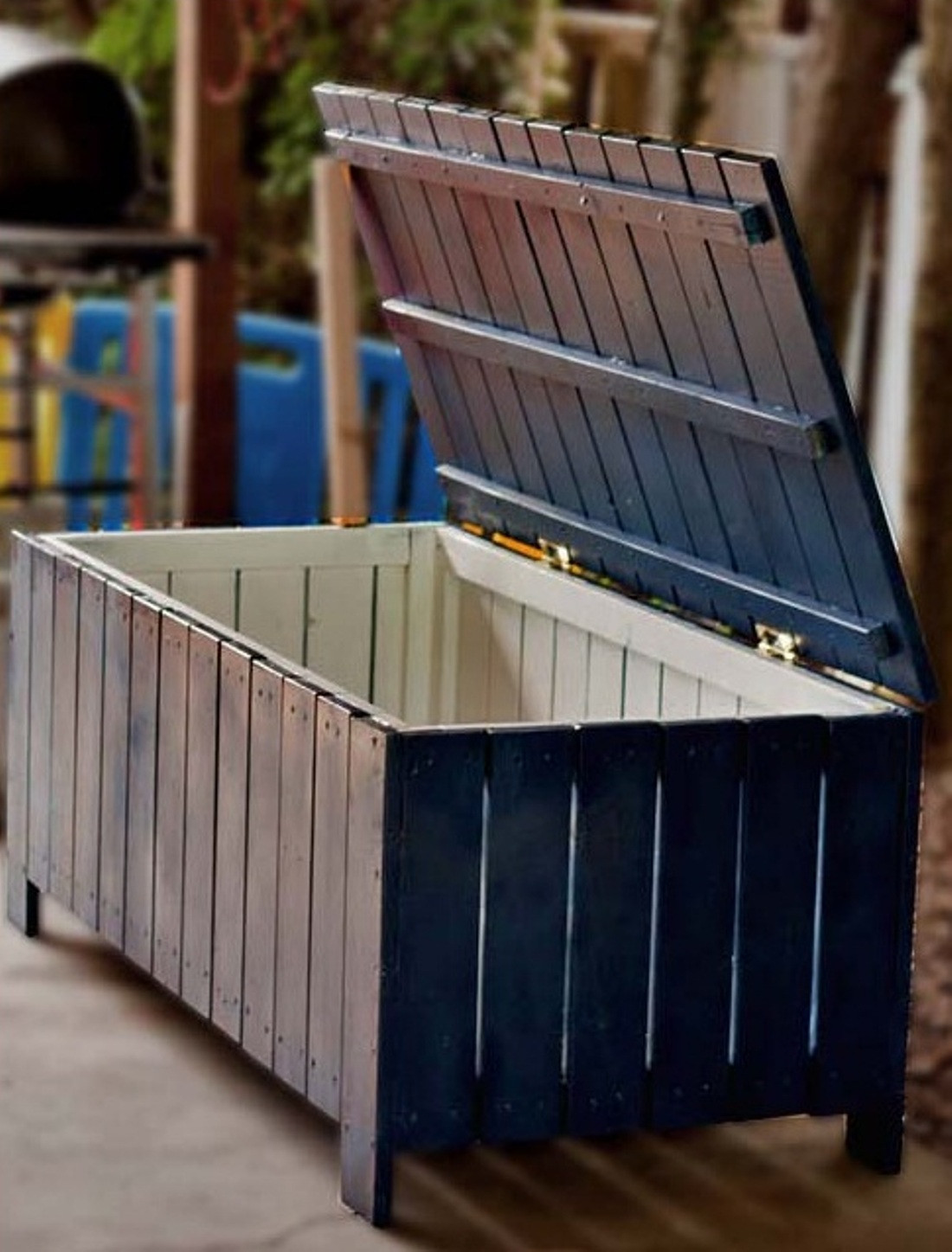 Outdoor Storage Bench DIY
 How to Make DIY Outdoor Storage Benches