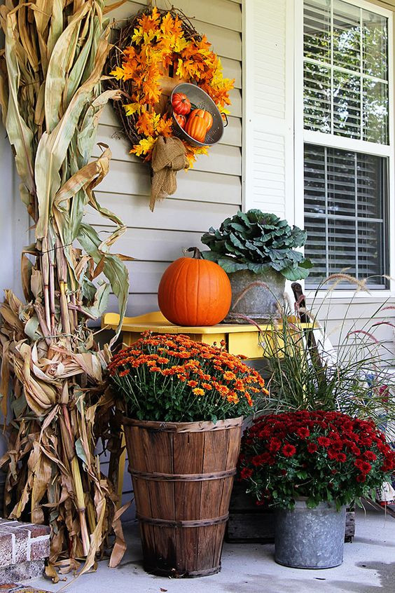 Outdoor Thanksgiving Decorations
 25 Simple Outdoor Thanksgiving Decorations Shelterness