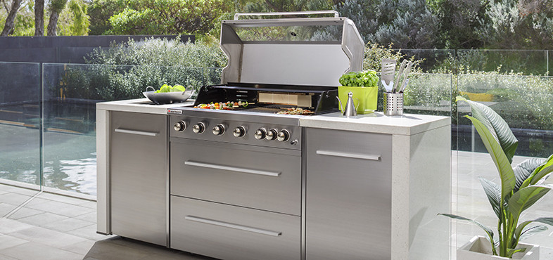 Outdoors Bbq Kitchen
 Basic Considerations to Make While Building Outdoor Kitchens
