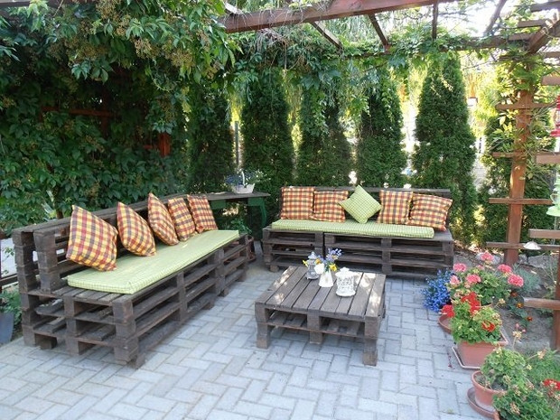 Pallet Backyard Furniture
 39 outdoor pallet furniture ideas and DIY projects for patio