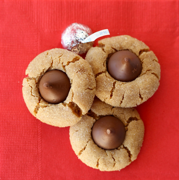 Peanut Butter Cookies With Kiss
 Easy Peanut Butter Kiss Cookies Recipe 5 ingre nts