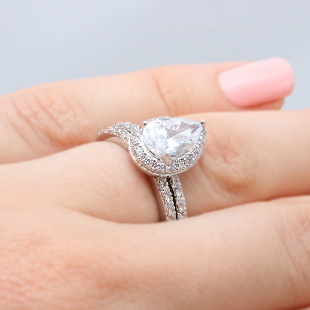Pear Shaped Engagement Rings With Wedding Bands
 The Most Beautiful Pear Shaped Engagement Rings