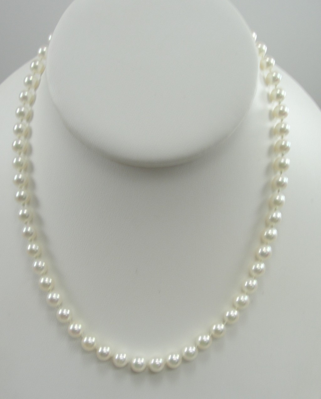 Pearl Necklace Value
 Mikimoto Pearl Necklace Woman Fashion NicePriceSell