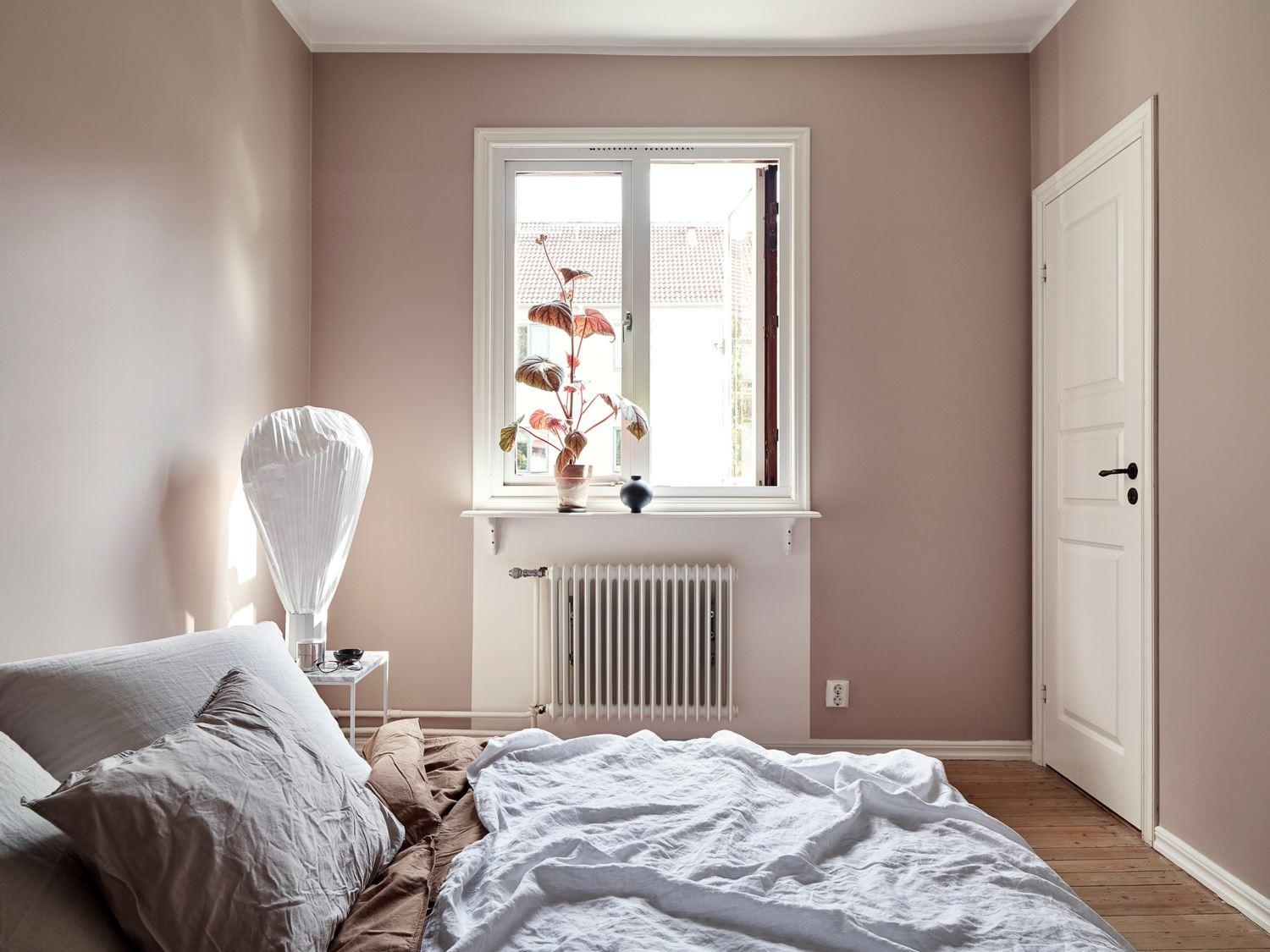 Pink Bedroom Walls
 Dusty pink bedroom walls COCO LAPINE DESIGNCOCO LAPINE