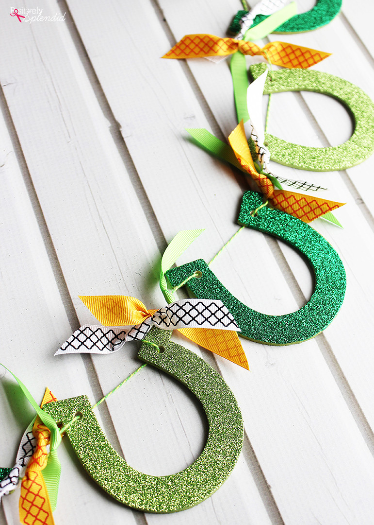 Pinterest St Patrick's Day Crafts
 St Patrick s Day Craft Idea Glittered Horseshoe Garland