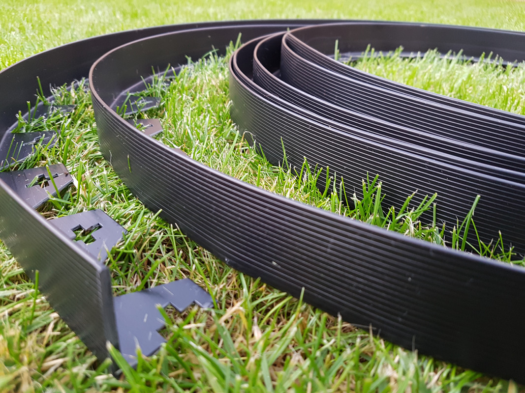 Plastic Landscape Edging
 Garden Edging Lawn Edge 10m 50 STRONG Pegs Flexible
