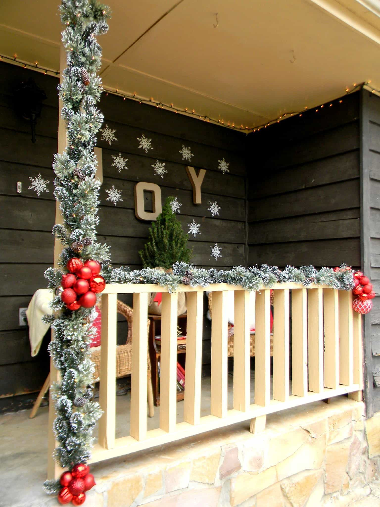 Porch Christmas Decorating
 Christmas Decorating Ideas for Your Porch