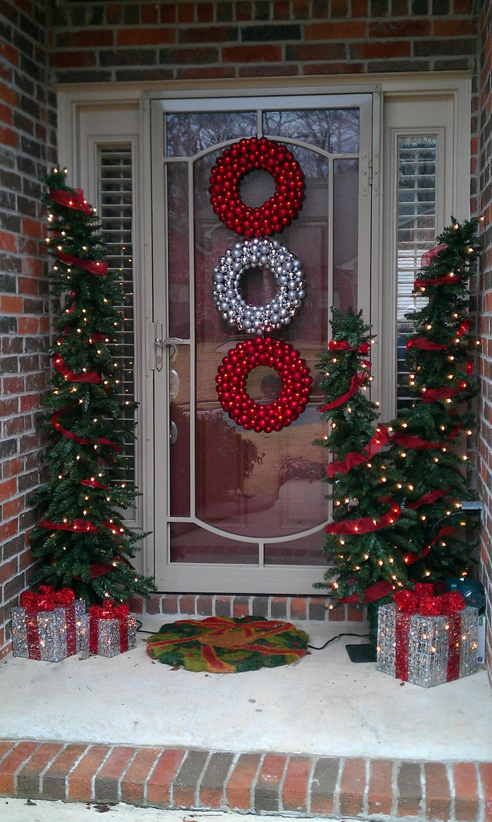 Porch Christmas Decorating
 BEAUTIFUL OUTDOOR CHRISTMAS PORCH DECORATION IDEAS