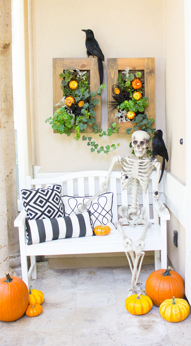 Porch Halloween Decor
 20 Fun and Spooky Halloween Porch Decorating Ideas