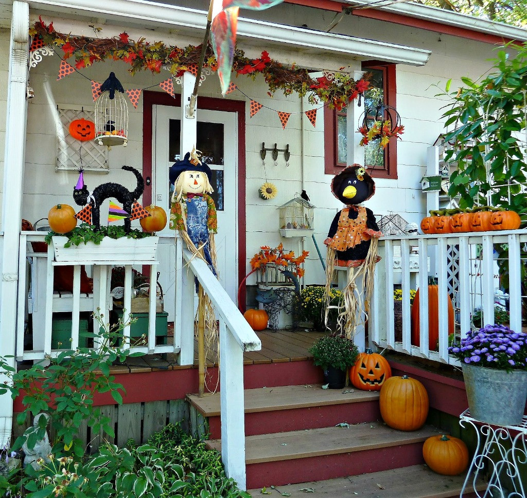 Porch Halloween Decor
 Cute Halloween Front Porch Decorations to Greet Your Guests