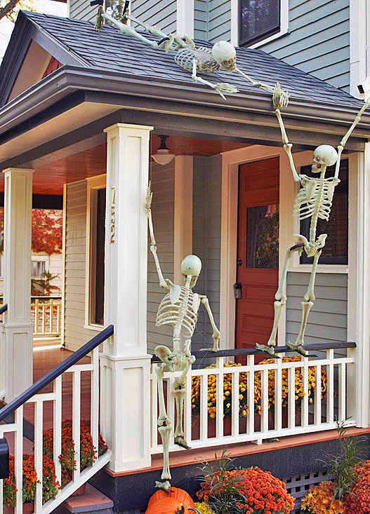 Porch Halloween Decor
 Halloween porch decorating ideas you can actually do