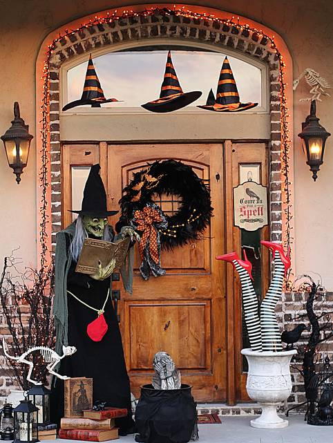 Porch Halloween Decor
 11 Halloween Front Porch Decorating Ideas Pretty My Party