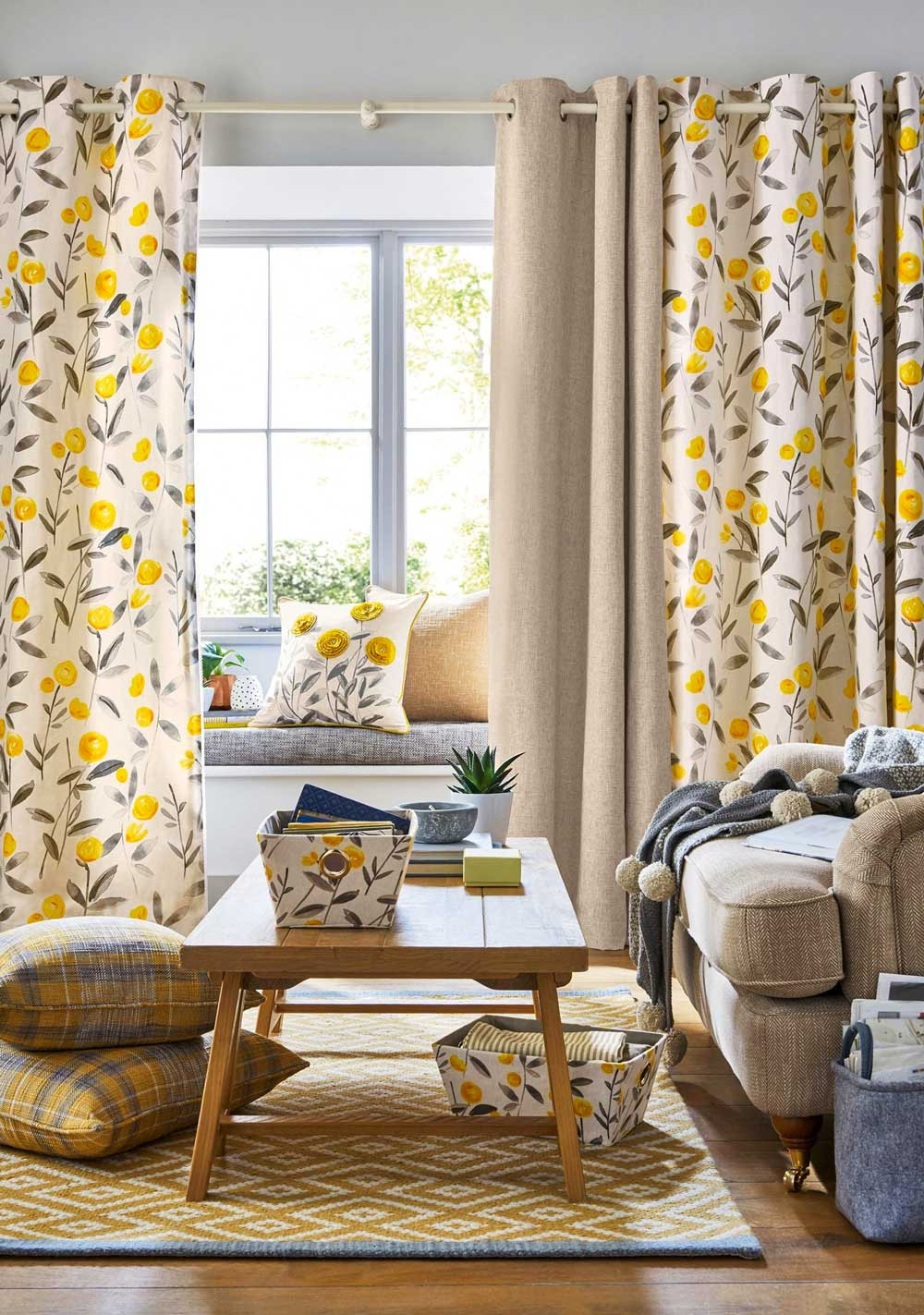 Pretty Curtains For Living Room
 30 Beautiful Living Room Curtain Ideas and Patterns
