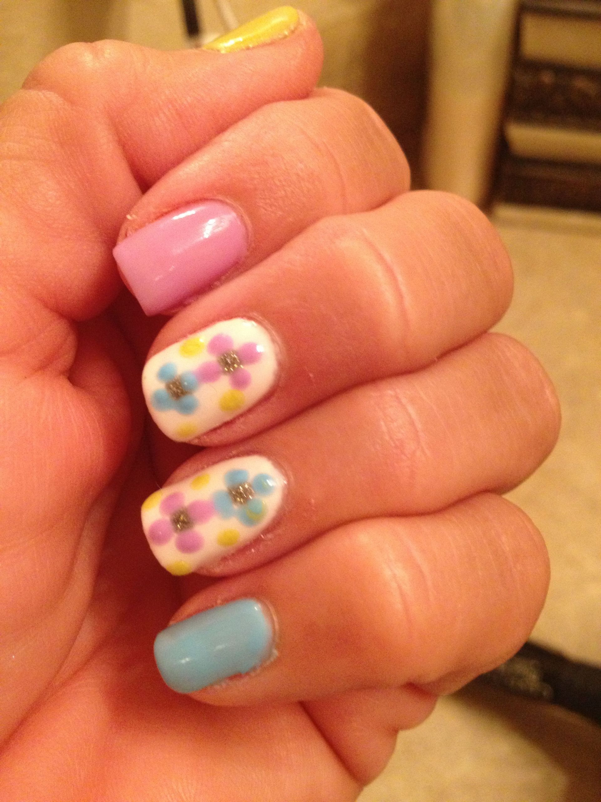 Pretty Gel Nails
 Gel nails in pretty summer colors Nail it