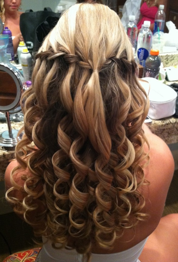 Prom Hairstyles Curled Hair
 49 Elegant Prom Hairstyles for Curly Hair Women