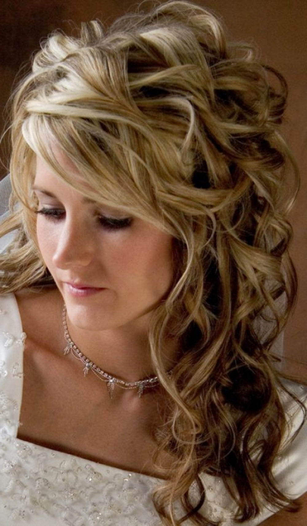 Prom Hairstyles Curled Hair
 20 Unique Prom Hairstyles Ideas With MagMent