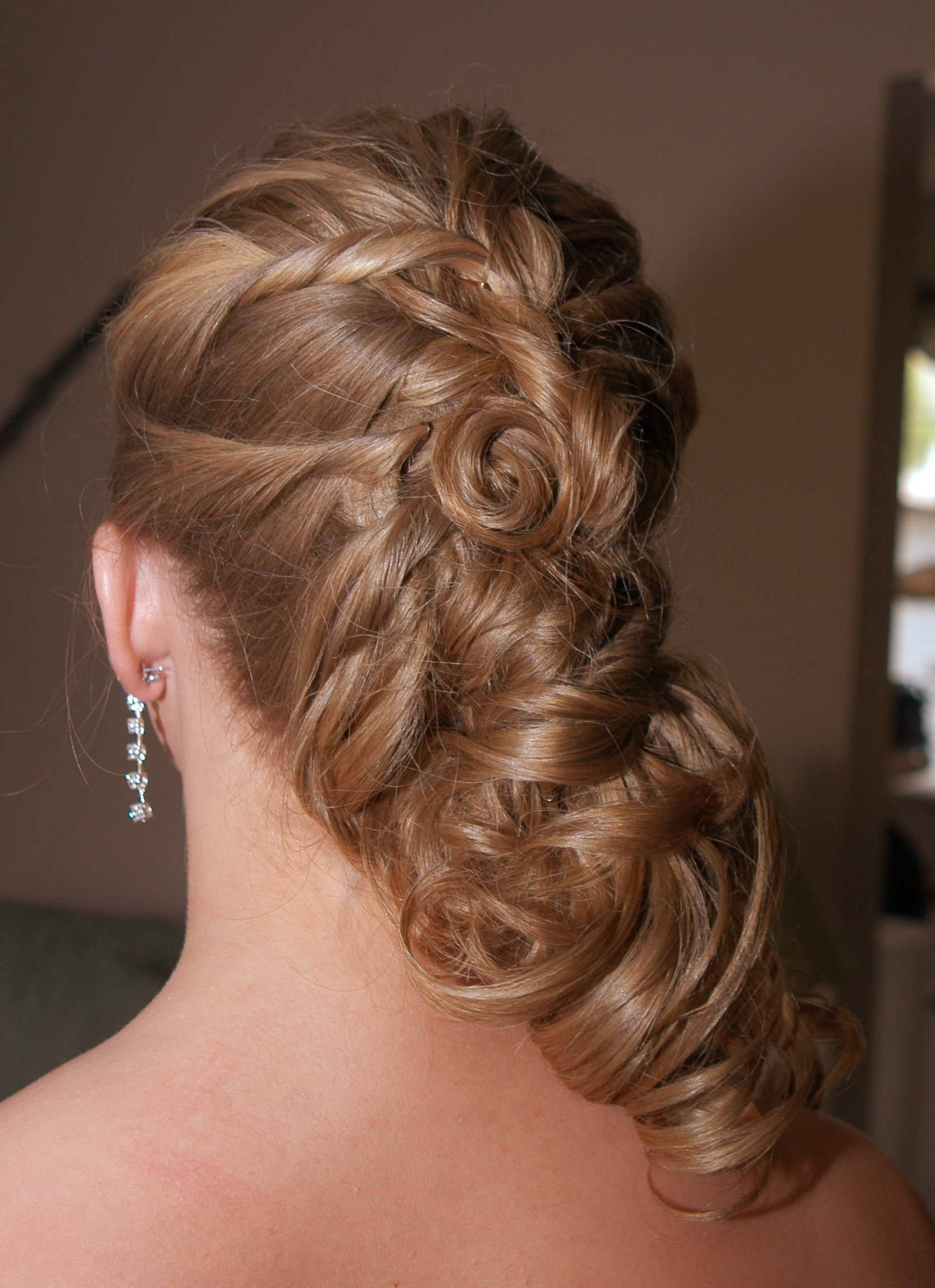 Prom Hairstyles Half Updos
 20 Unique Prom Hairstyles Ideas With MagMent