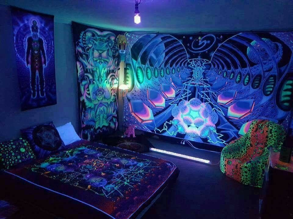 Psychedelic Bedroom Decor
 Trippy Bedroom
