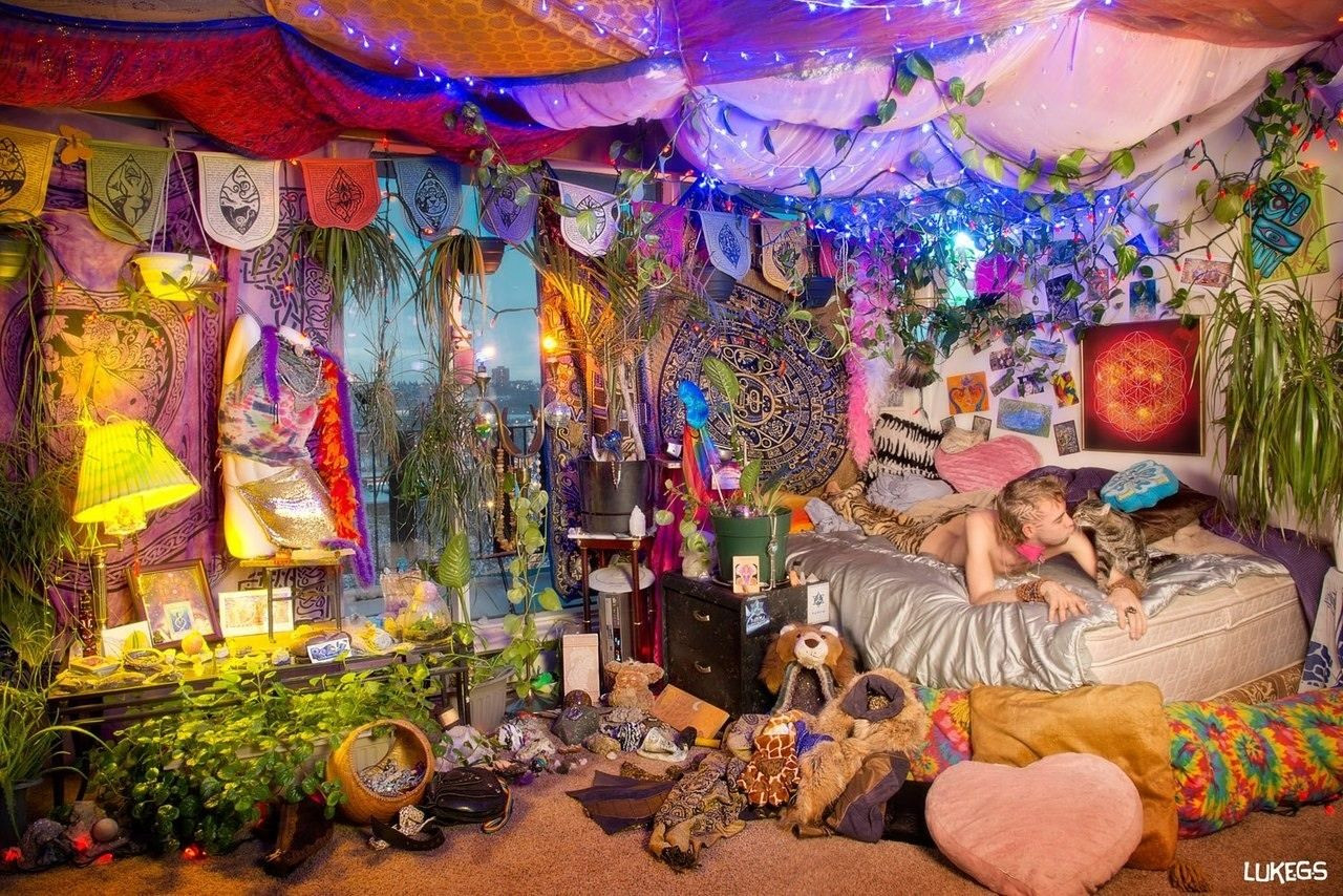 Psychedelic Bedroom Decor
 Cool Bedrooms on Pinterest