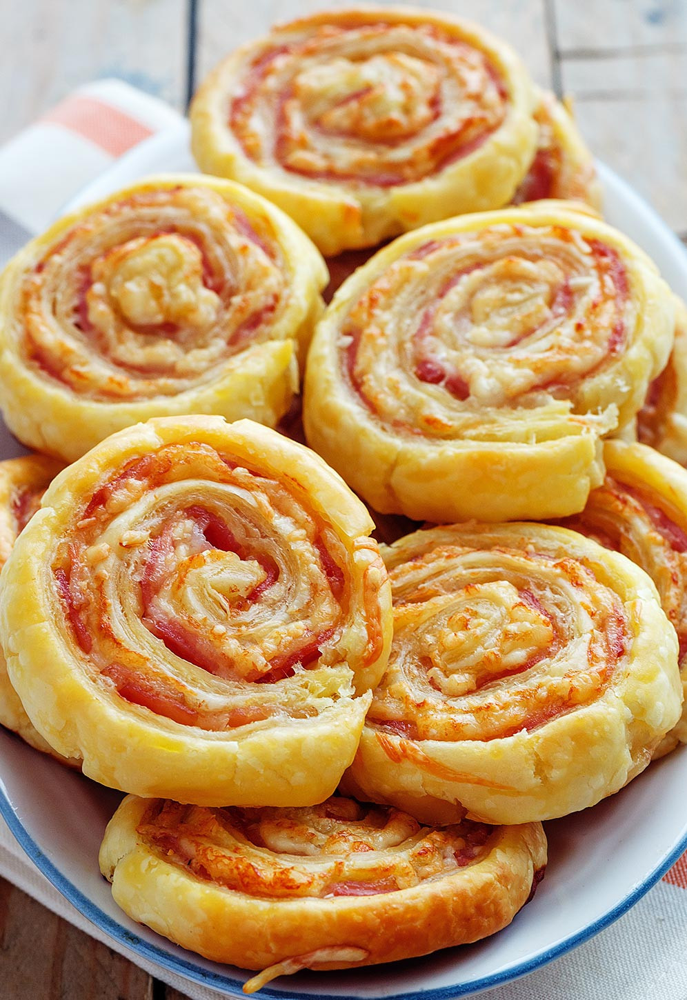 Puff Pastry Appetizers Cheese
 Bacon Puff Pinwheels Recipe — Eatwell101