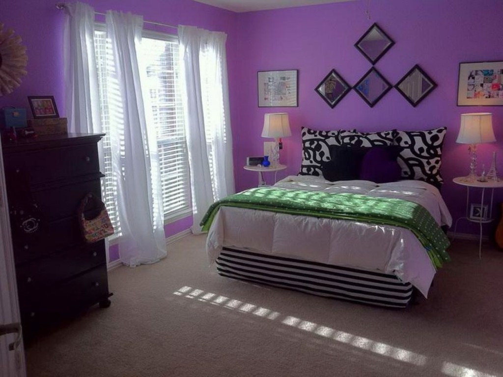 Purple Paint For Bedroom
 15 Luxurious Bedroom Designs with Purple Color