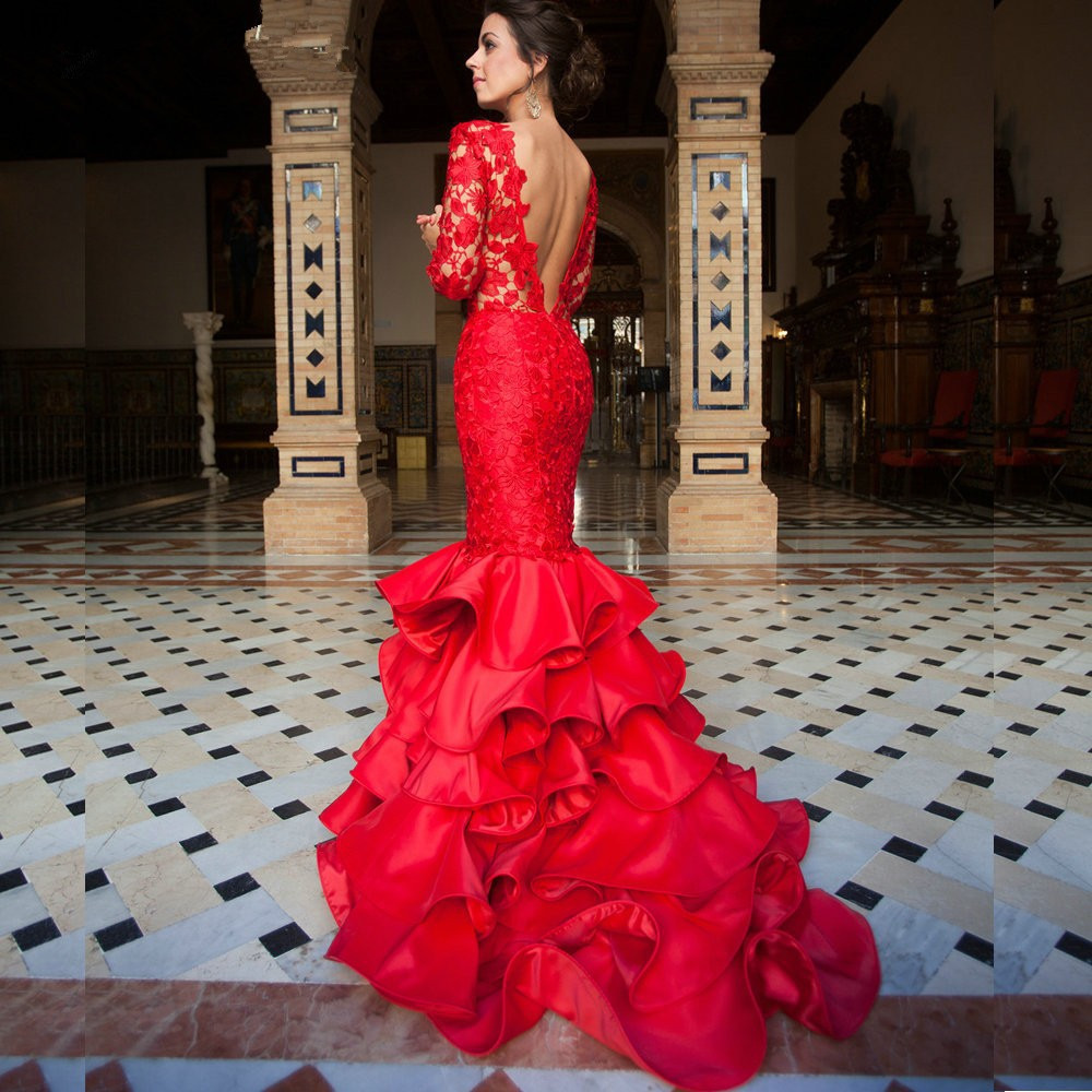 Red Wedding Gown
 Why Do Some Brides Get Married Using Red Wedding Dresses