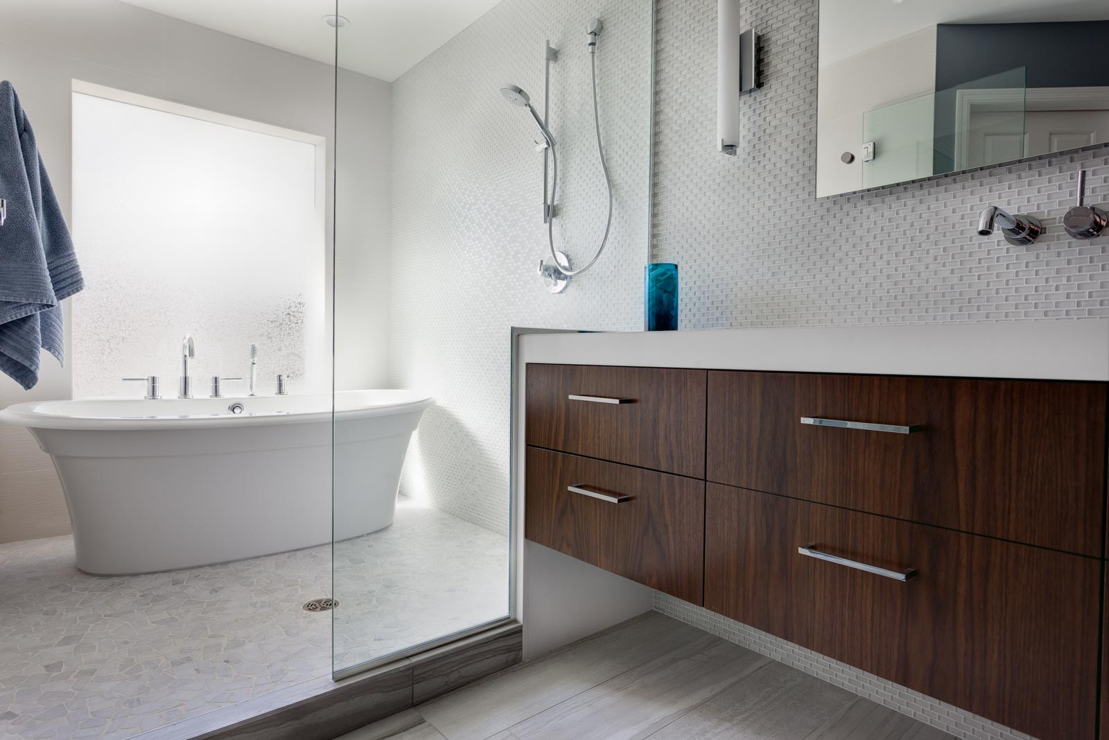 Remodeling Your Bathroom
 WHAT YOU NEED TO KNOW BEFORE REMODELING YOUR BATHROOM