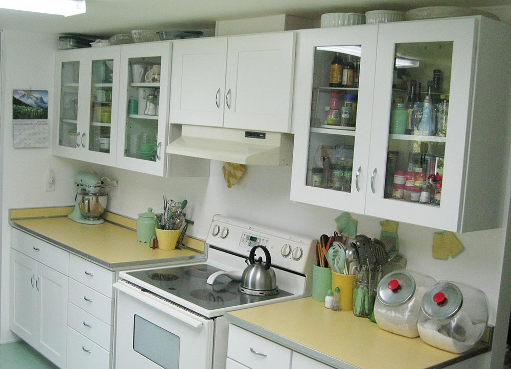Retro Kitchen Countertops
 Maile remodels a dark 1970s kitchen into a sunny 1940s