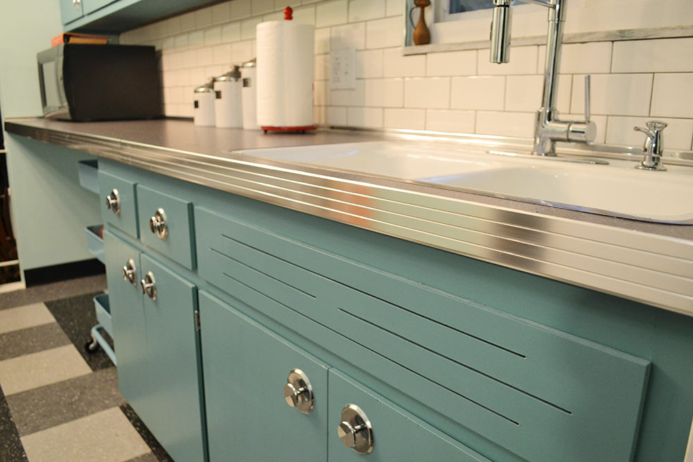 Retro Kitchen Countertops
 Can Annie Sloan Chalk Paint transform these kitchen