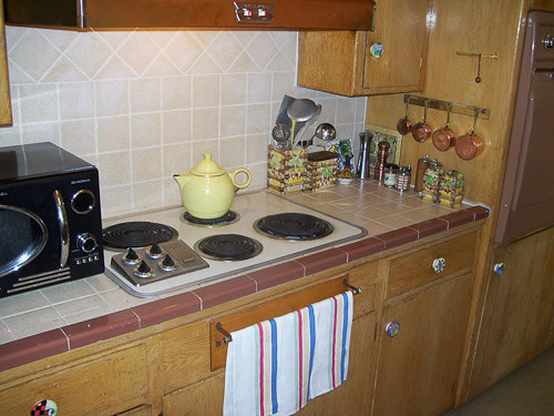 Retro Kitchen Countertops
 Should Karen replace her original ceramic tile kitchen