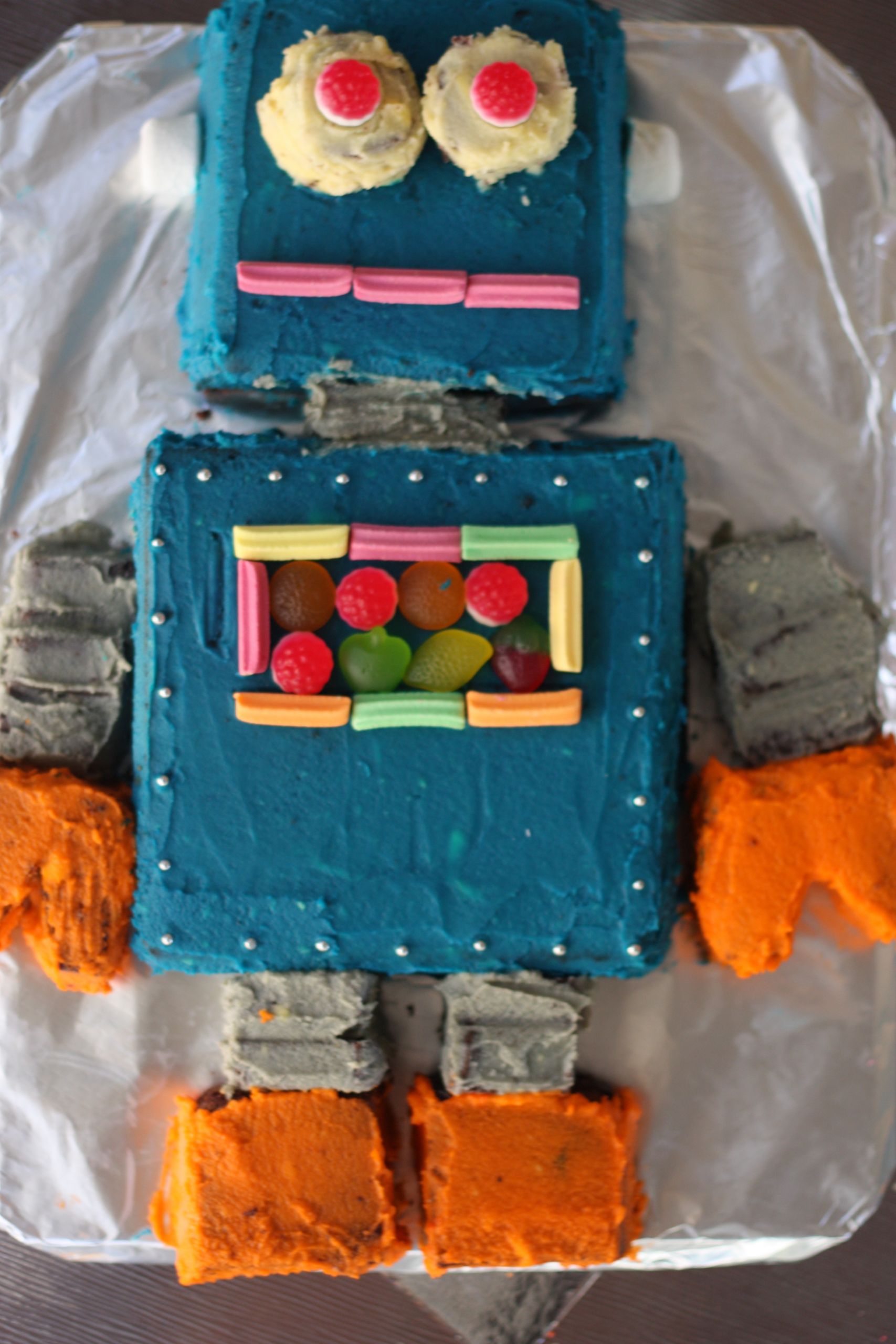 Robot Birthday Cake
 Birthday Baking Part 3 The ficial Cake – The Robot