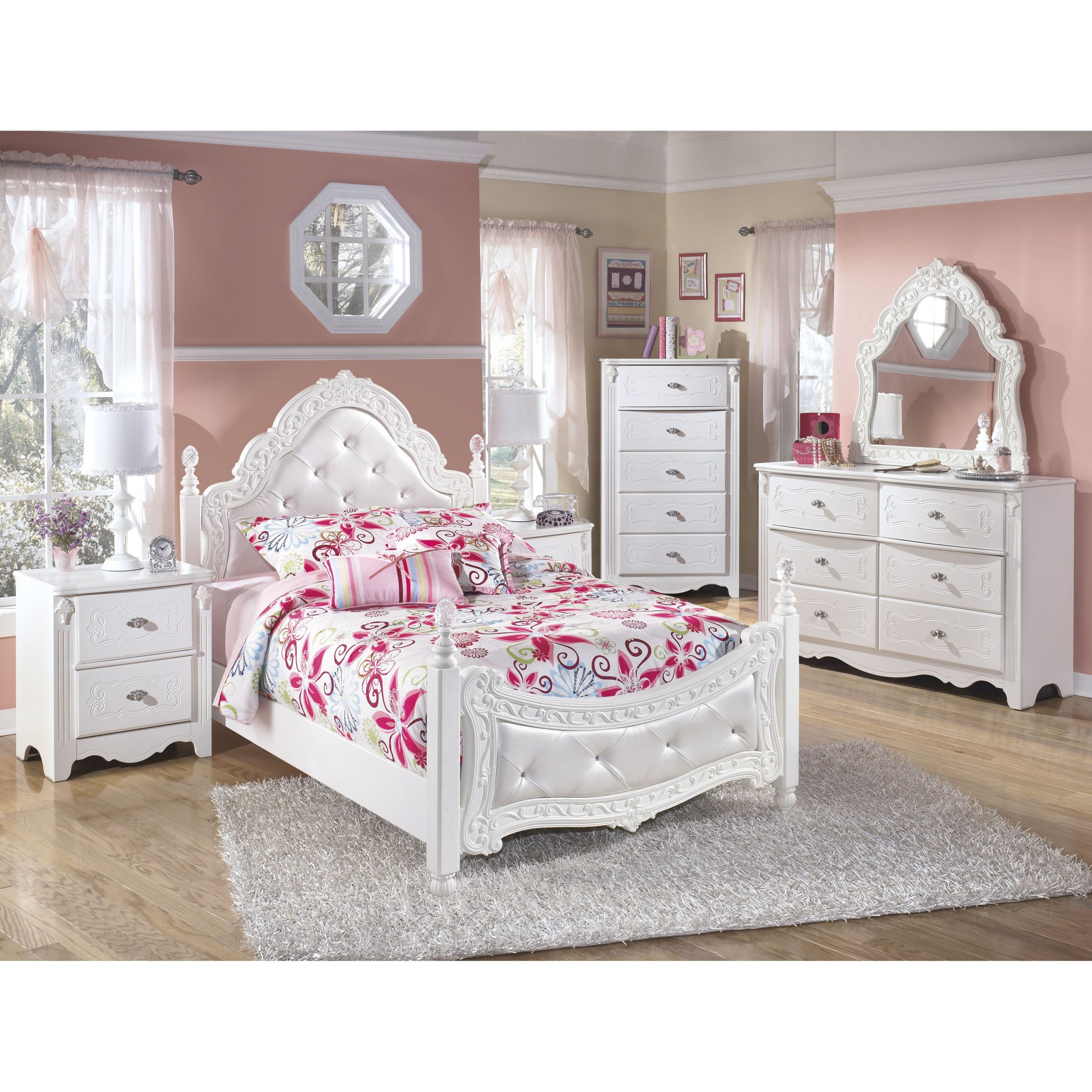 Room Set For Kids
 Signature Design by Ashley Exquisite Four Poster