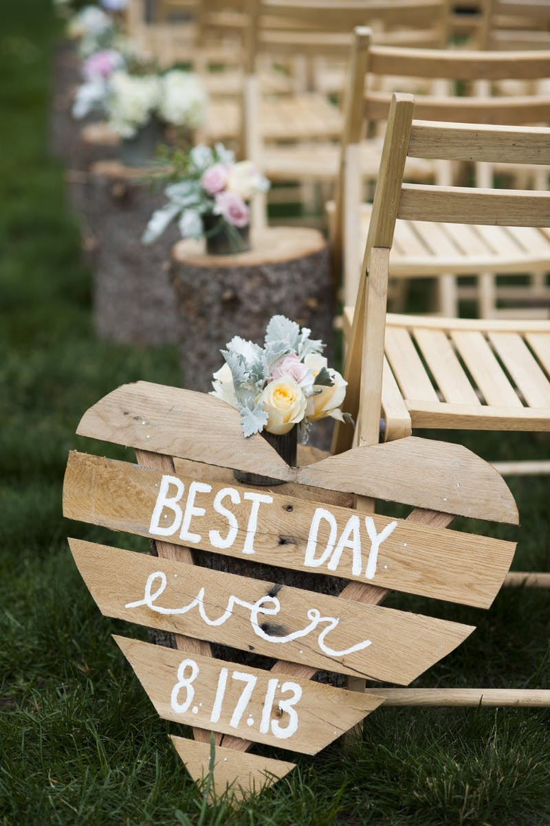 Rustic Wedding Signs DIY
 These 40 DIY Rustic Wedding Ideas Will Help Finish Your Vision