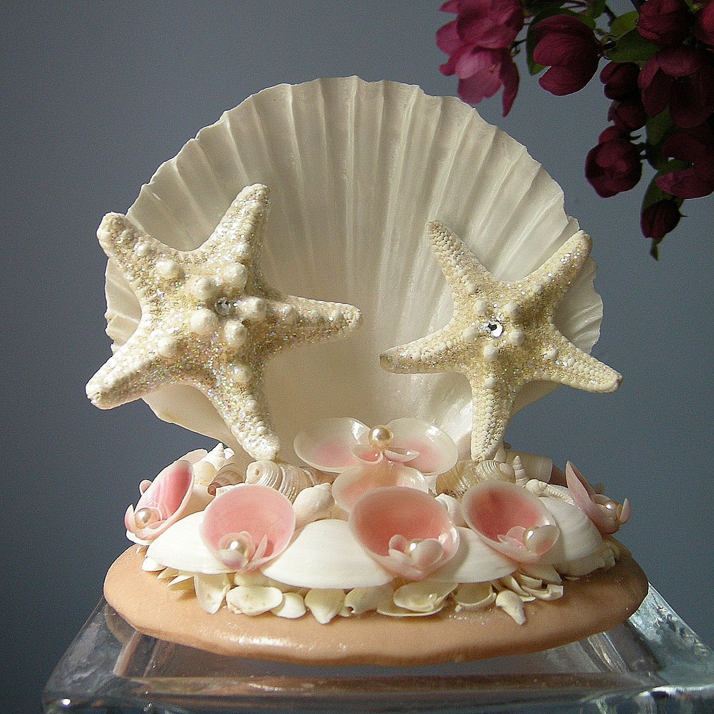 Seashell Wedding Cake
 Seashell topped Wedding Cake – Wedding Trend