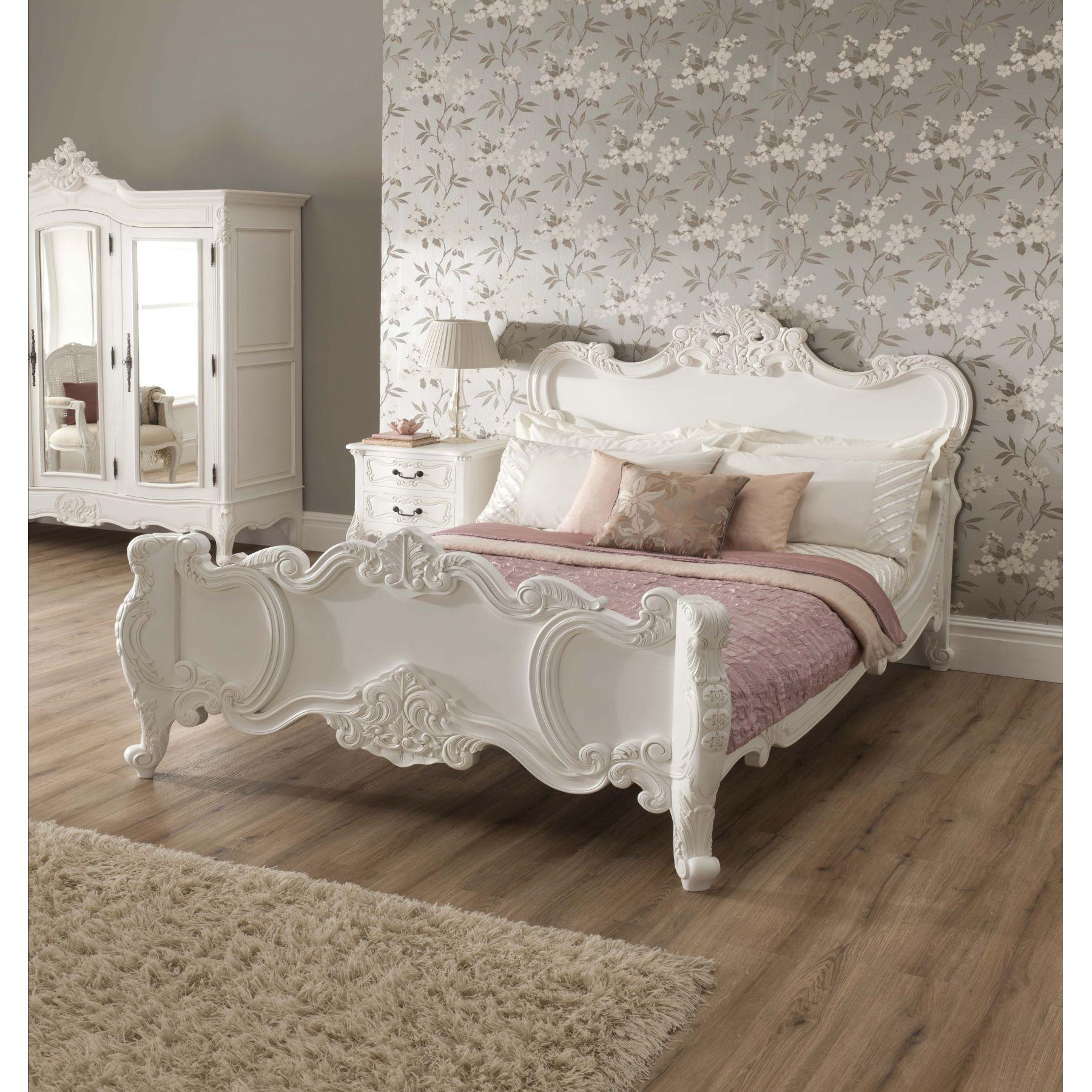 Shabby Chic Bedroom Set
 Vintage Your Room with 9 Shabby Chic Bedroom Furniture