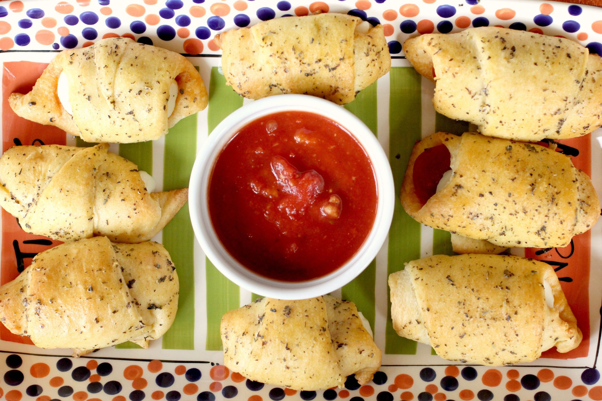 Side Dishes For Pizza Party
 Easy Pizza Rollups