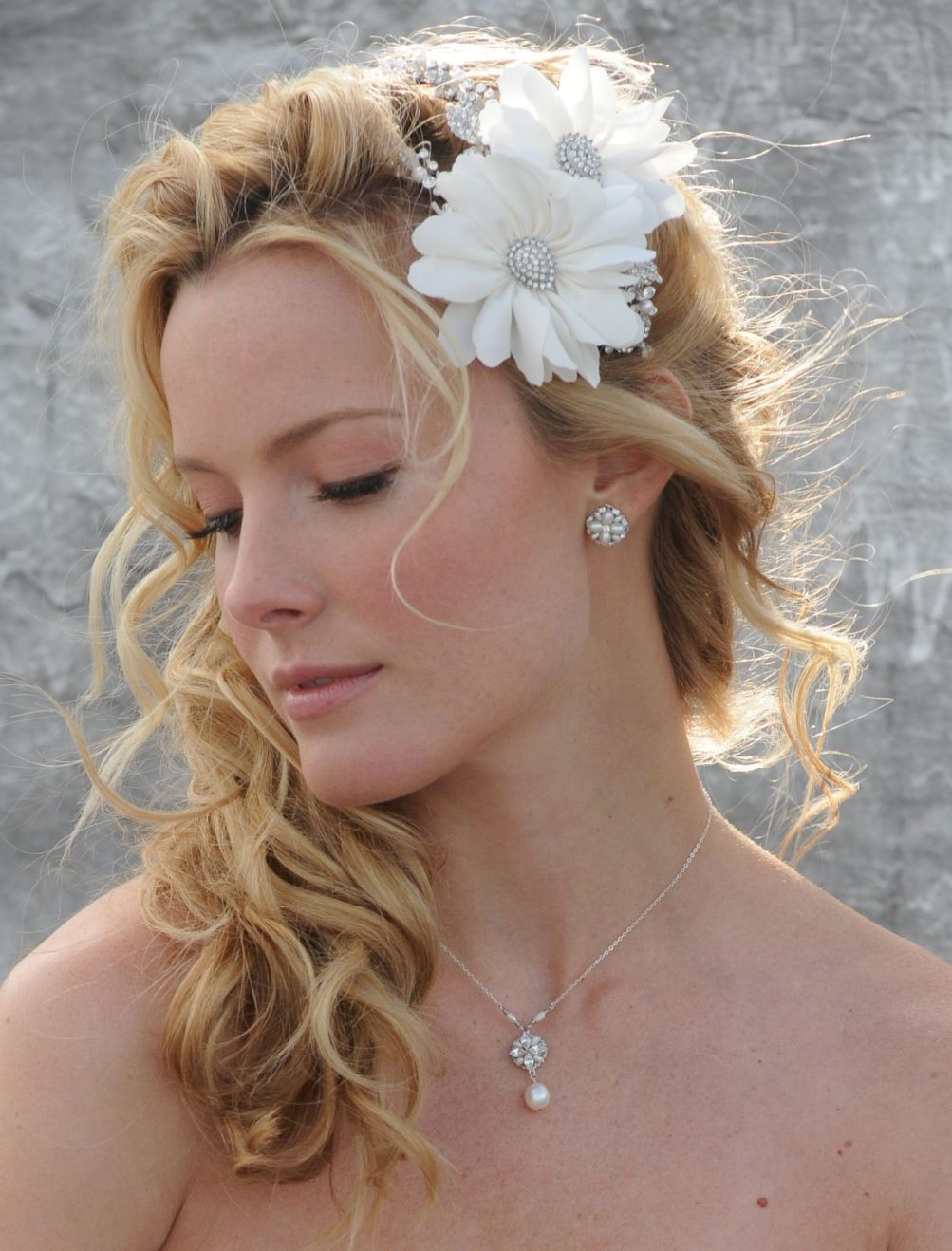 Side Ponytail Wedding Hairstyles
 Side Ponytail Wedding Hairstyle with Flowered Headband 05