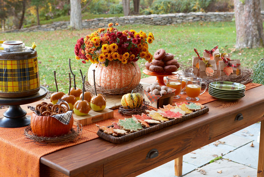 Simple Thanksgiving Table Decorations
 27 Easy Thanksgiving Centerpieces for Your Holiday Table