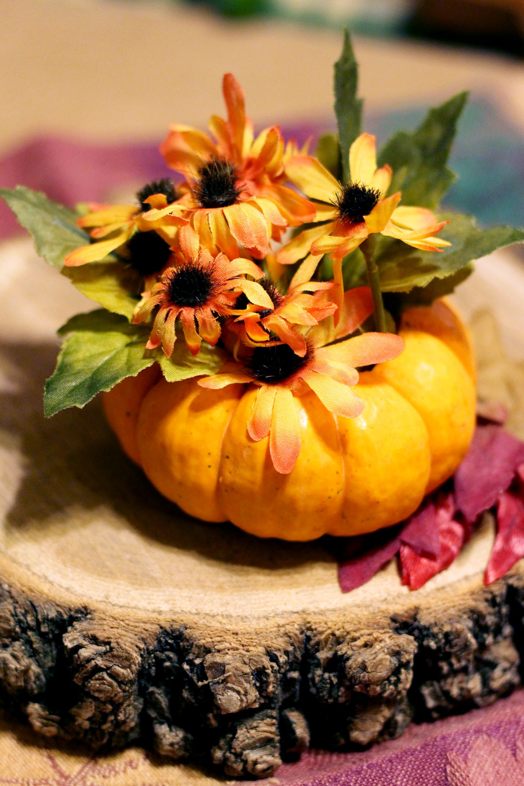 Simple Thanksgiving Table Decorations
 Make easy Thanksgiving table decorations or favors from