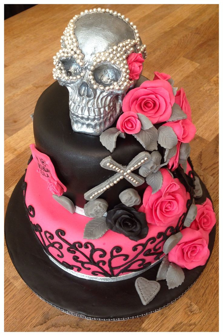 Skull Birthday Cake
 Skull and roses birthday cake