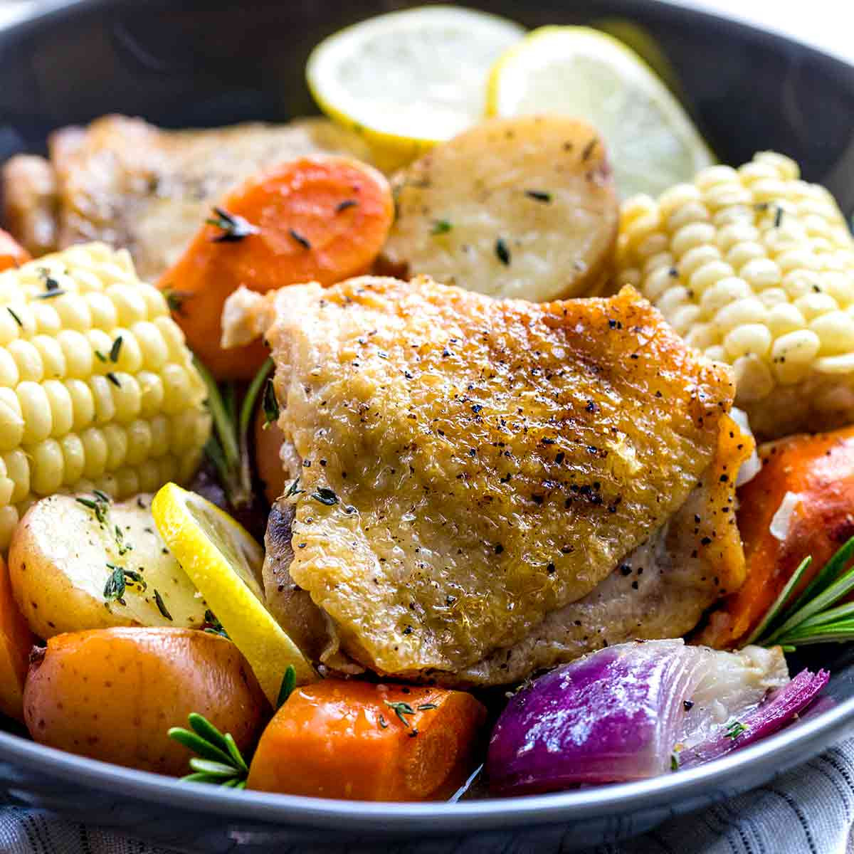 Slow Baked Chicken Thighs
 Slow Cooker Chicken Thighs with Ve ables