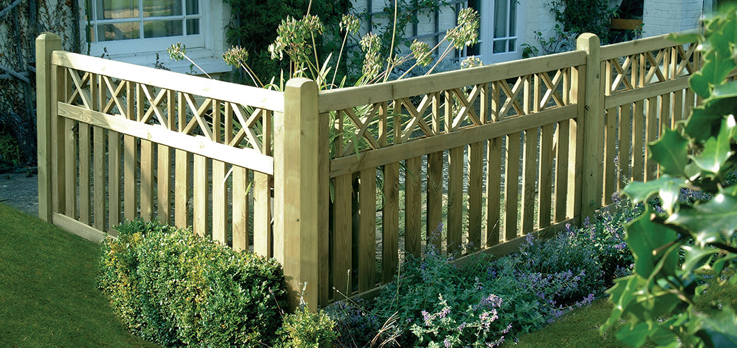 Small Backyard Fence
 Top Tips For Small Garden Fencing