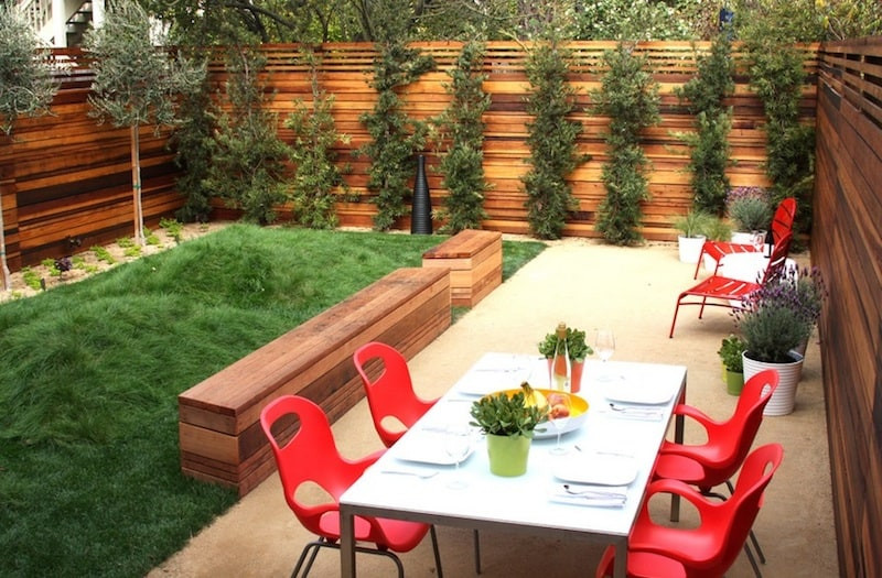 Small Backyard Fence
 20 Cheap Landscaping Ideas For Backyard