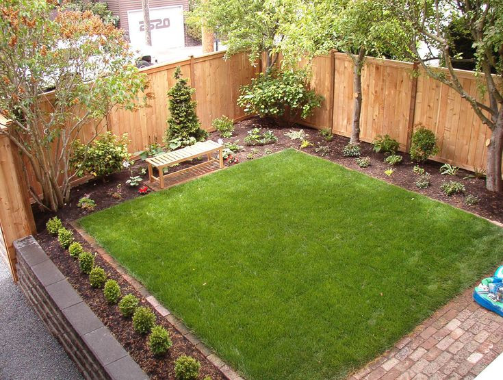 Small Backyard Fence
 Small Fenced In Backyard Landscaping Ideas