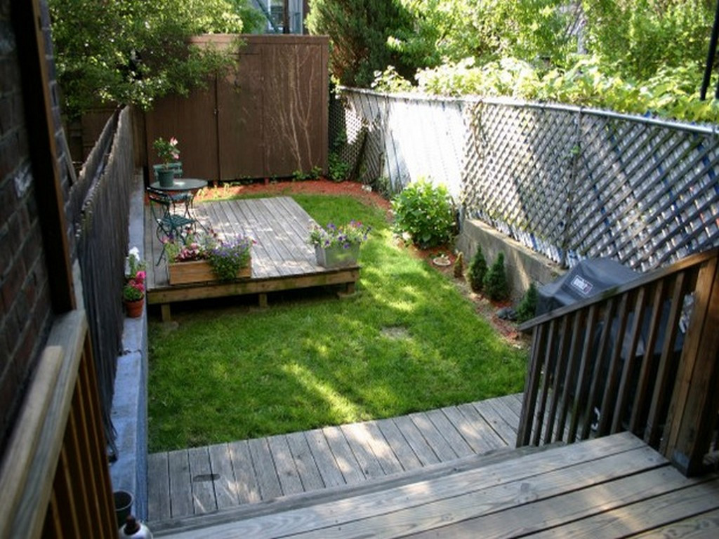 Small Backyard Fence
 23 Small Backyard Ideas How to Make Them Look Spacious and