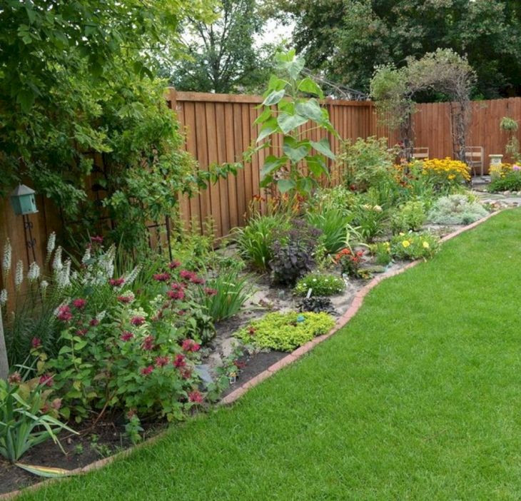 Small Backyard Fence
 25 Simple Way to Decor Your Backyard With Small Garden