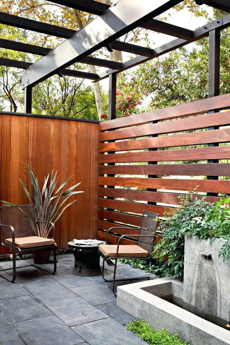 Small Backyard Fence
 25 Privacy Fence Patio & Backyard Ideas Savvy Ways